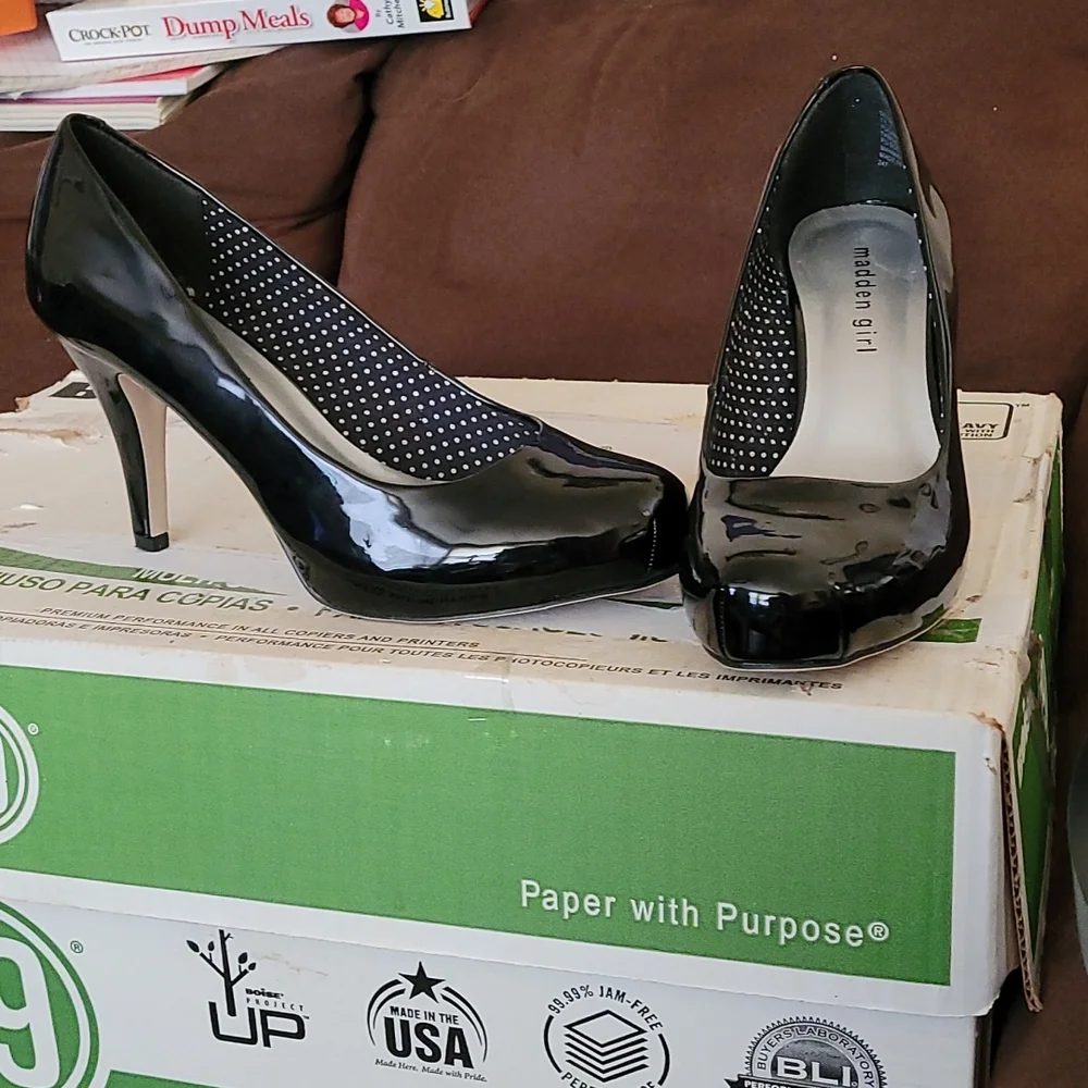 Heels - Picture 2 of 2